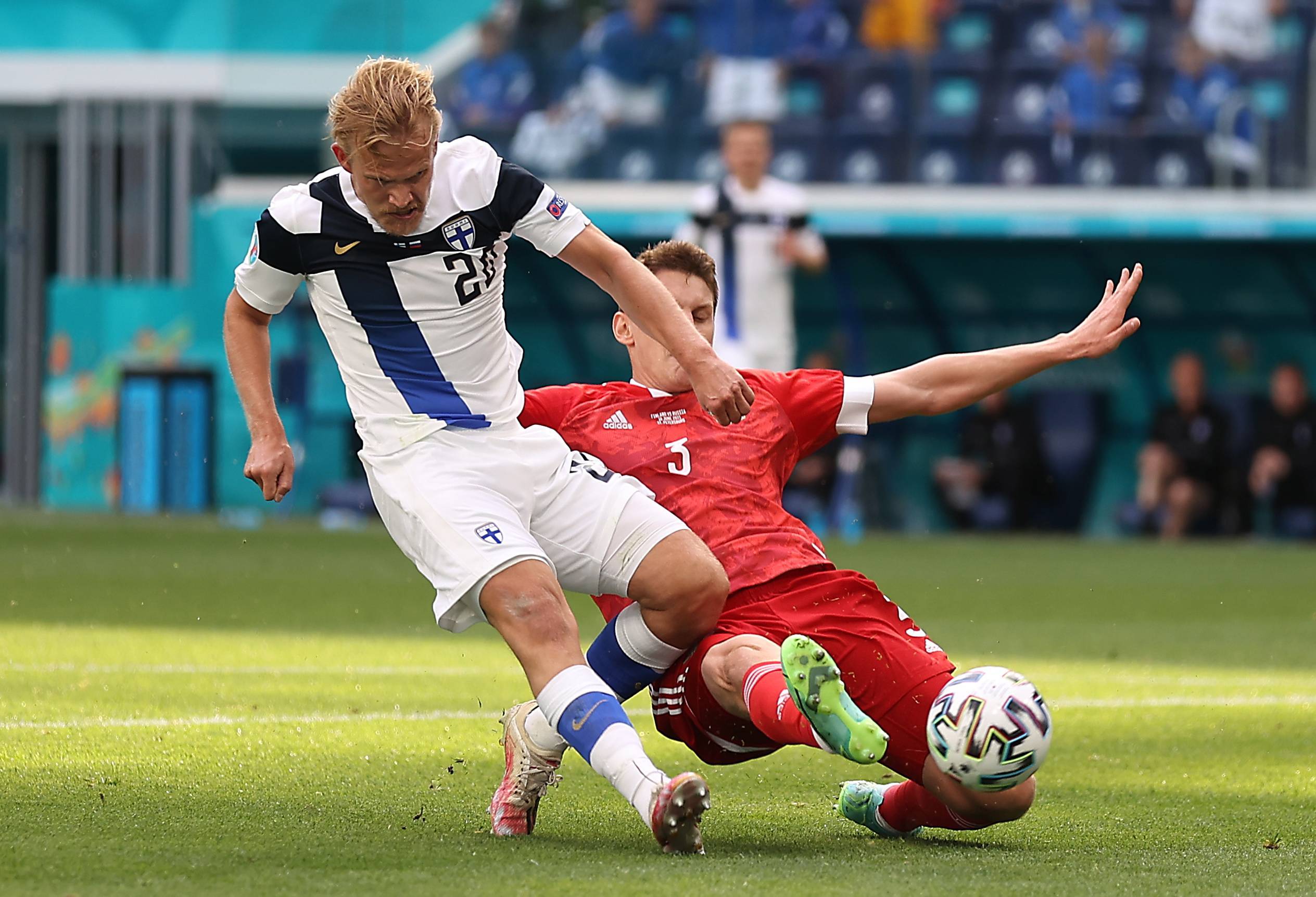 足球赛事精彩纷呈，球员技术高超惊艳全场的简单介绍