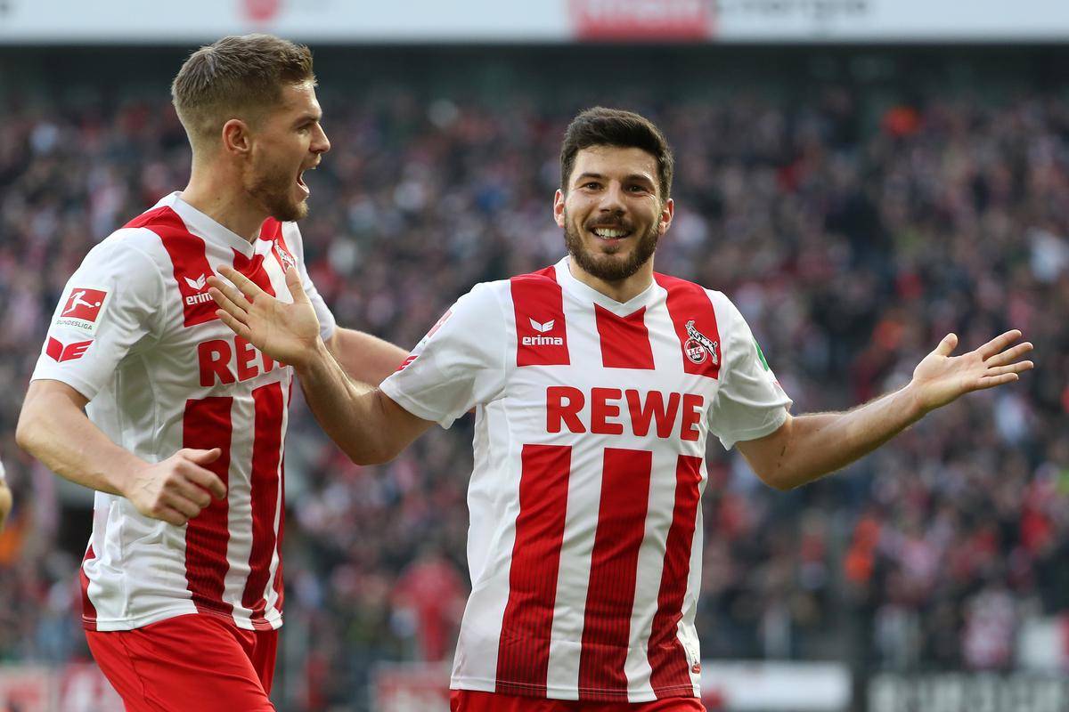 拉科鲁尼亚主场平局，难分胜负(皇家马德里对比利亚雷亚尔比分预测)