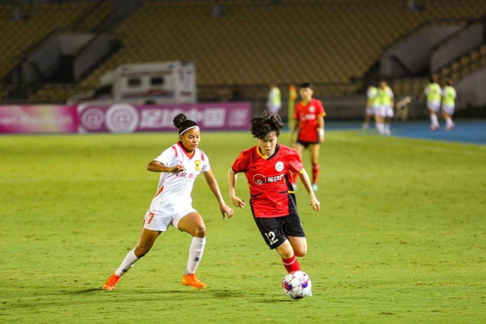 爱游戏中国官网-中国女足队员们斗志昂扬，赢得胜利的简单介绍