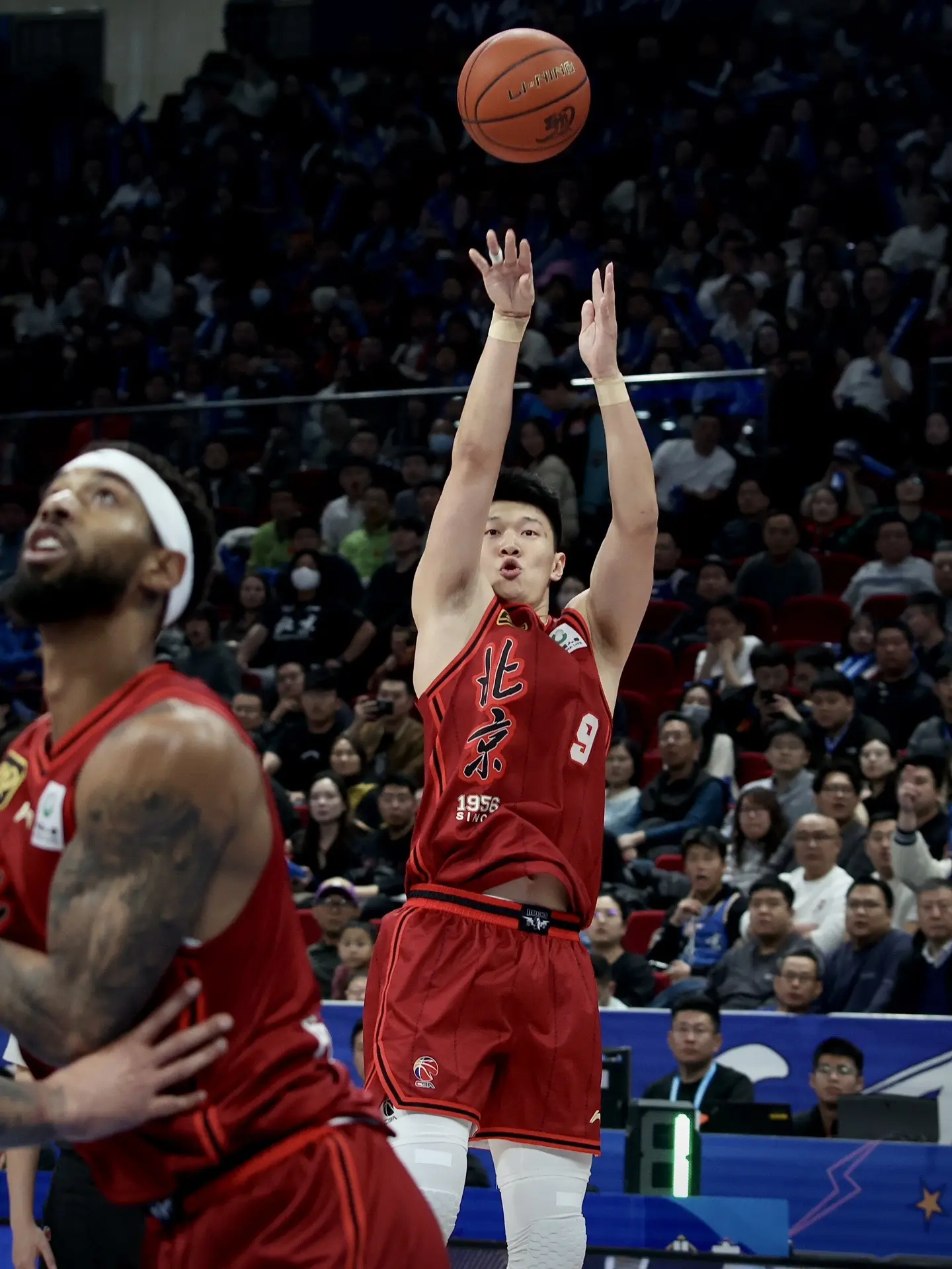 北京队在CBA季后赛中打出绝杀,被誉为全场沸腾 北京队在CBA季后赛中打出绝杀,被誉为全场沸腾