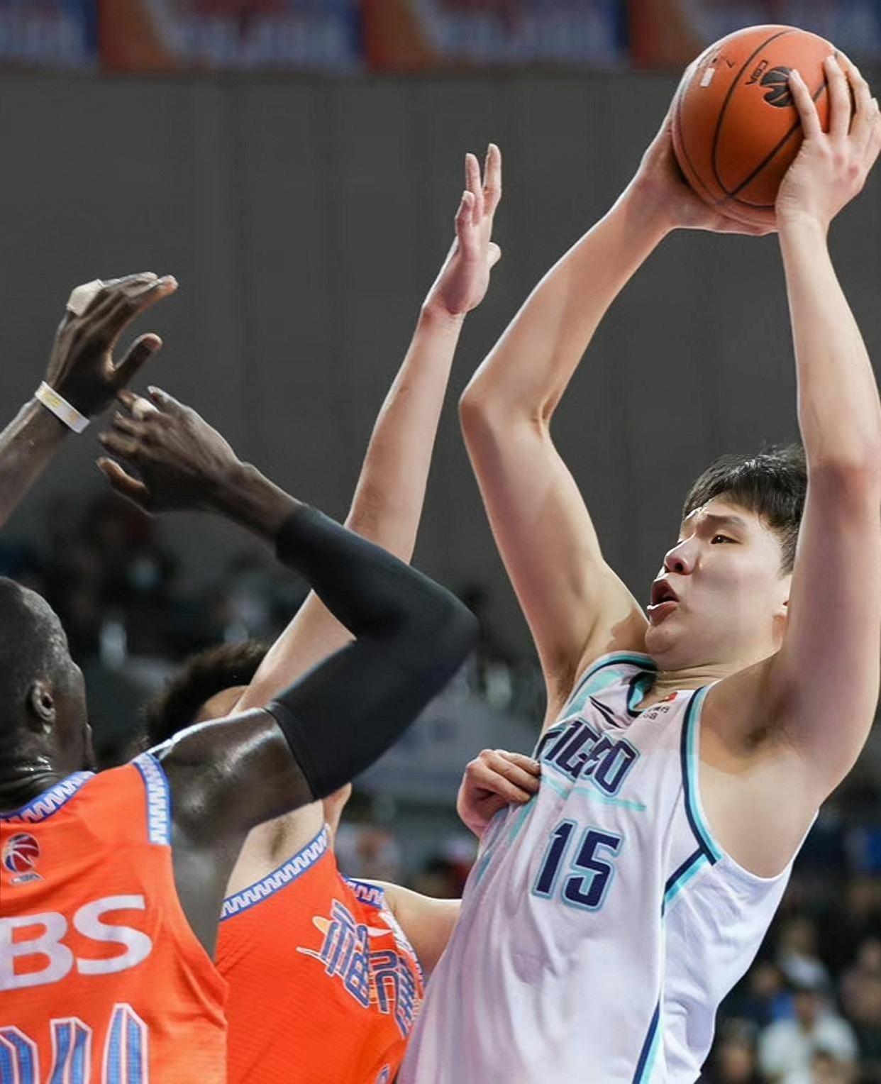 夏莱主场力克兰斯,豪取三分 夏莱主场力克兰斯,豪取三分