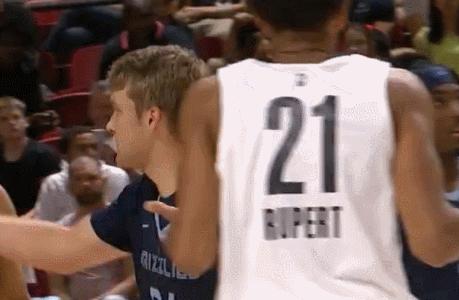 爱游戏网页版登录入口-绿衫军战胜掘金，开拓者力克灰熊