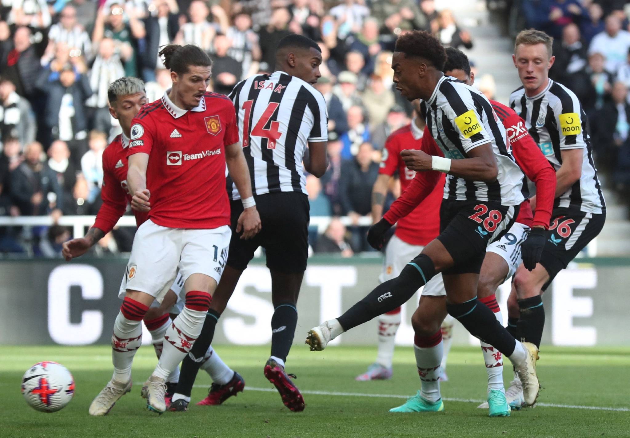 纽卡斯尔攻守兼备，客场击败对手