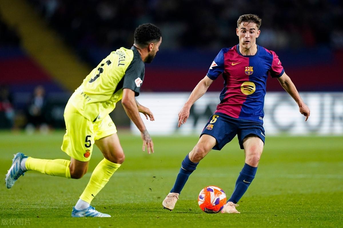 巴萨后卫送出高质传球,助球队赢球 巴萨后卫送出高质传球,助球队赢球