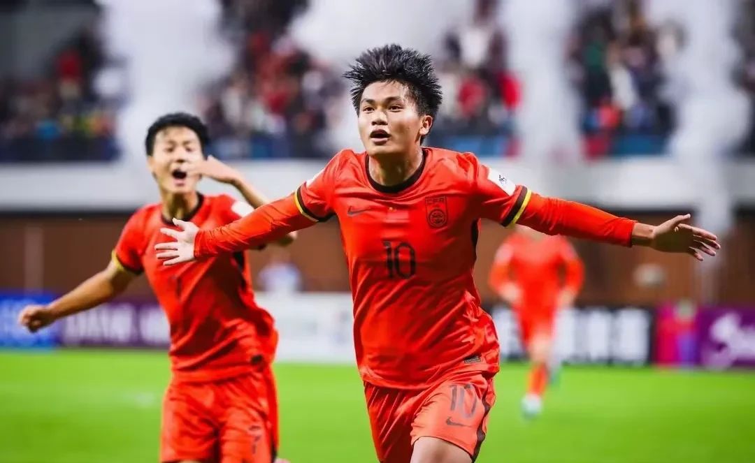 爱游戏体育平台-国际足球豪门争锋，中国队再度崭露头角