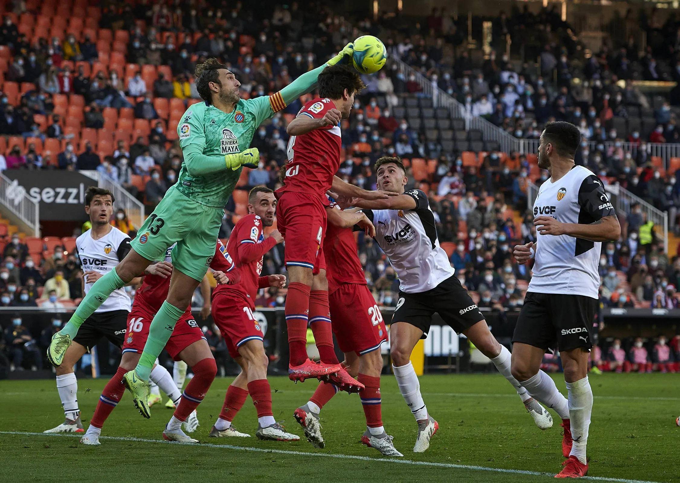 爱游戏官方登录入口-巴伦西亚主场击败巴拉多利德，保持前进步伐