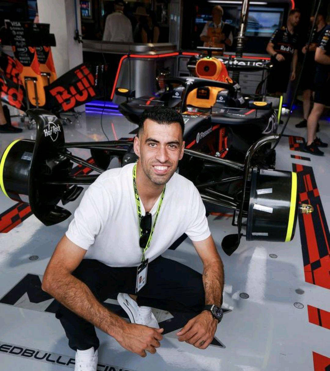 足球明星助阵比赛现场,现场气氛热烈 足球明星助阵比赛现场,现场气氛热烈