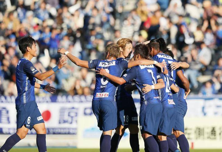 爱游戏官网入口-包含雷恩客场逆转胜利，继续前行的词条