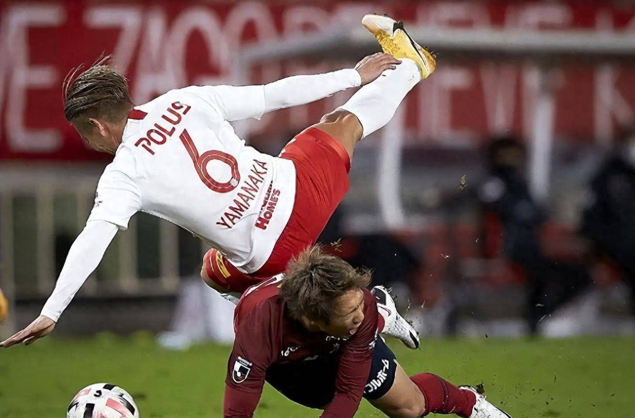 英格兰队员备战抢眼,冲刺胜利 英格兰队员备战抢眼,冲刺胜利