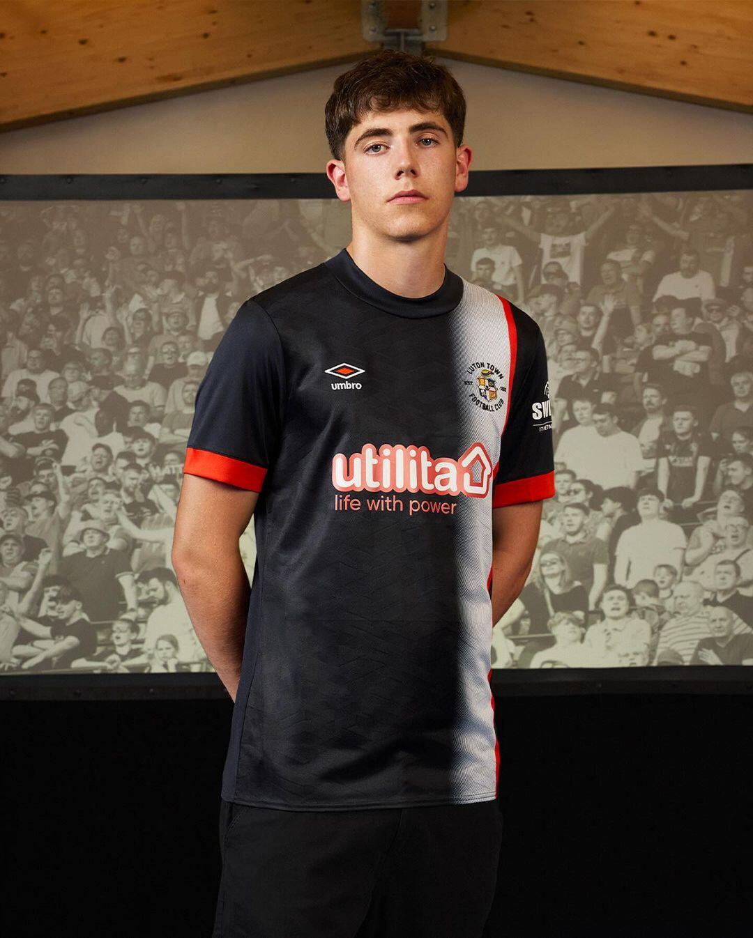 爱游戏网页版入口-卢顿客场作战，能否创造出奇迹？