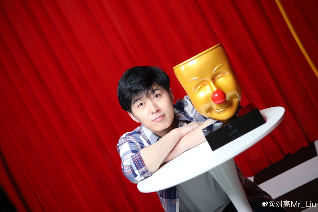 爱游戏体育平台-冠军赛彰显豪华阵容，对决实力悬殊谁将笑傲江湖