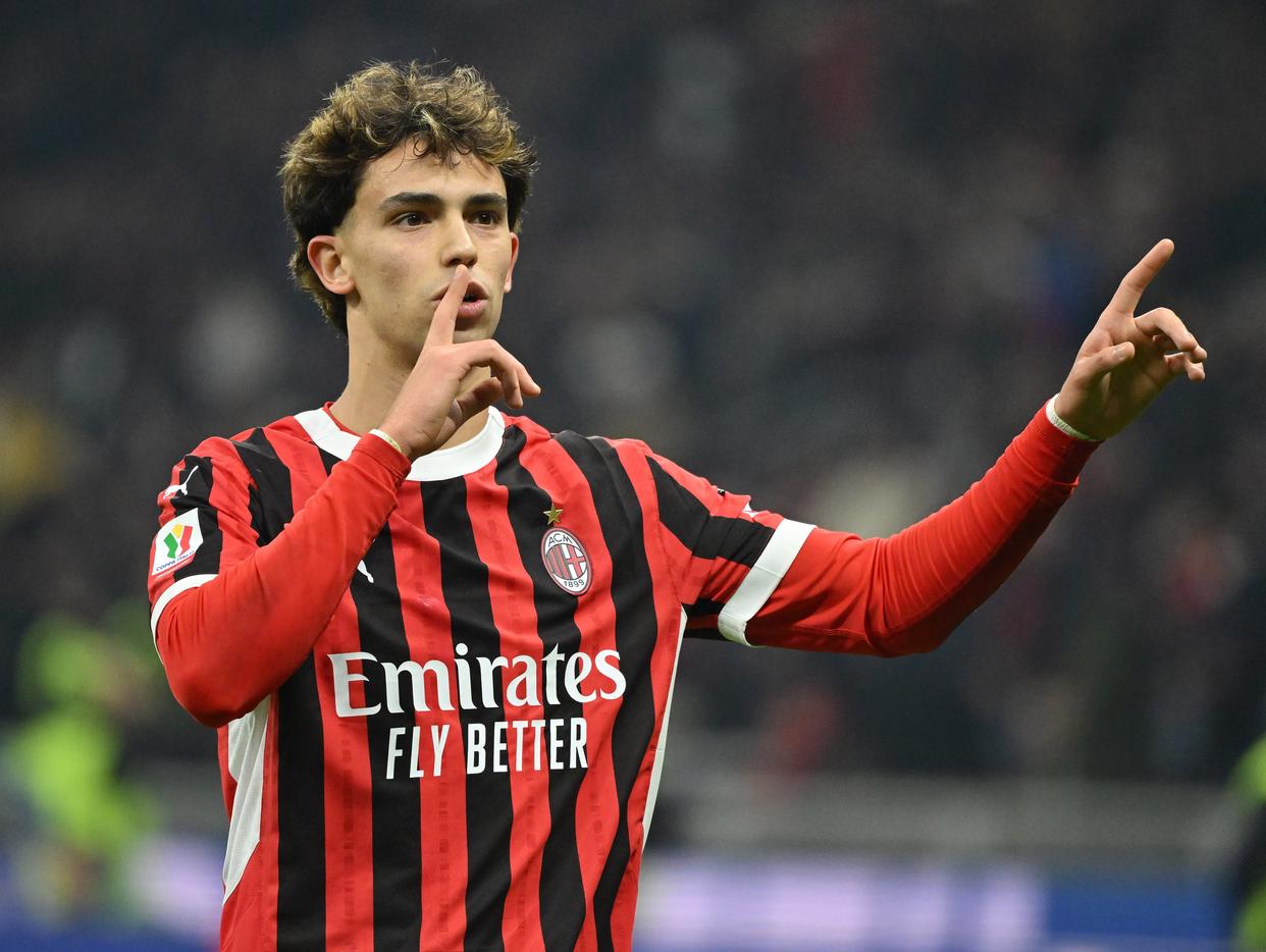 爱游戏中国官网-关于意大利足球运动员转会传闻增多，球迷热议的信息