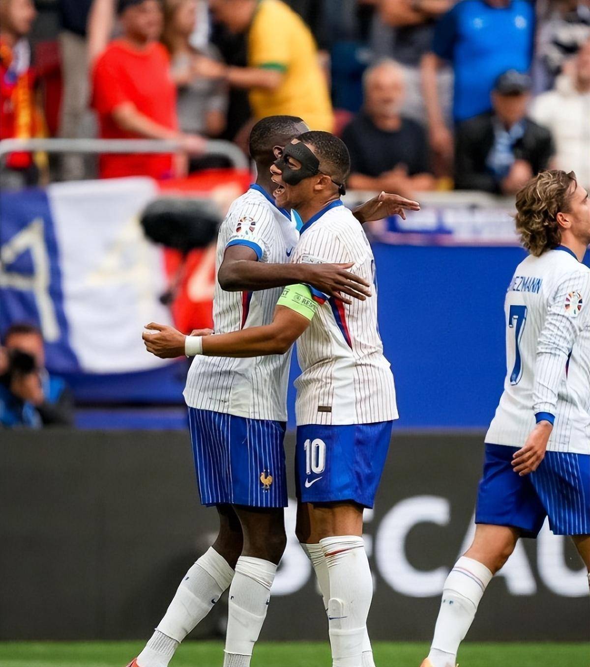 法国队在欧洲锦标赛资格赛中击败对手