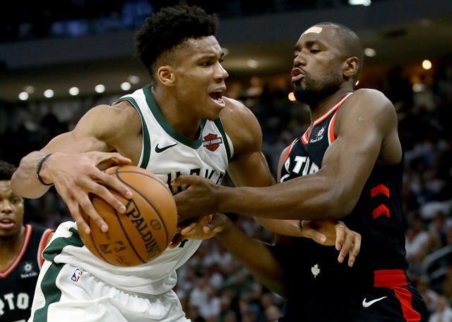 猛龙负于湖人,洛瑞遭受多次关键失误 猛龙负于湖人,洛瑞遭受多次关键失误