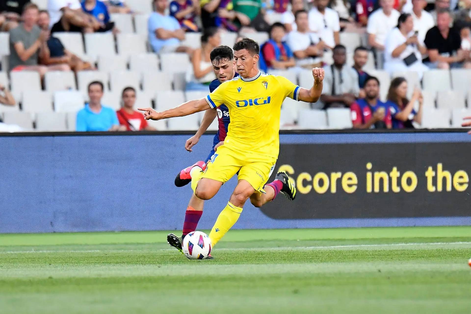 爱游戏入口-塞维利亚惊险取胜，西甲豪门击败黑马的简单介绍