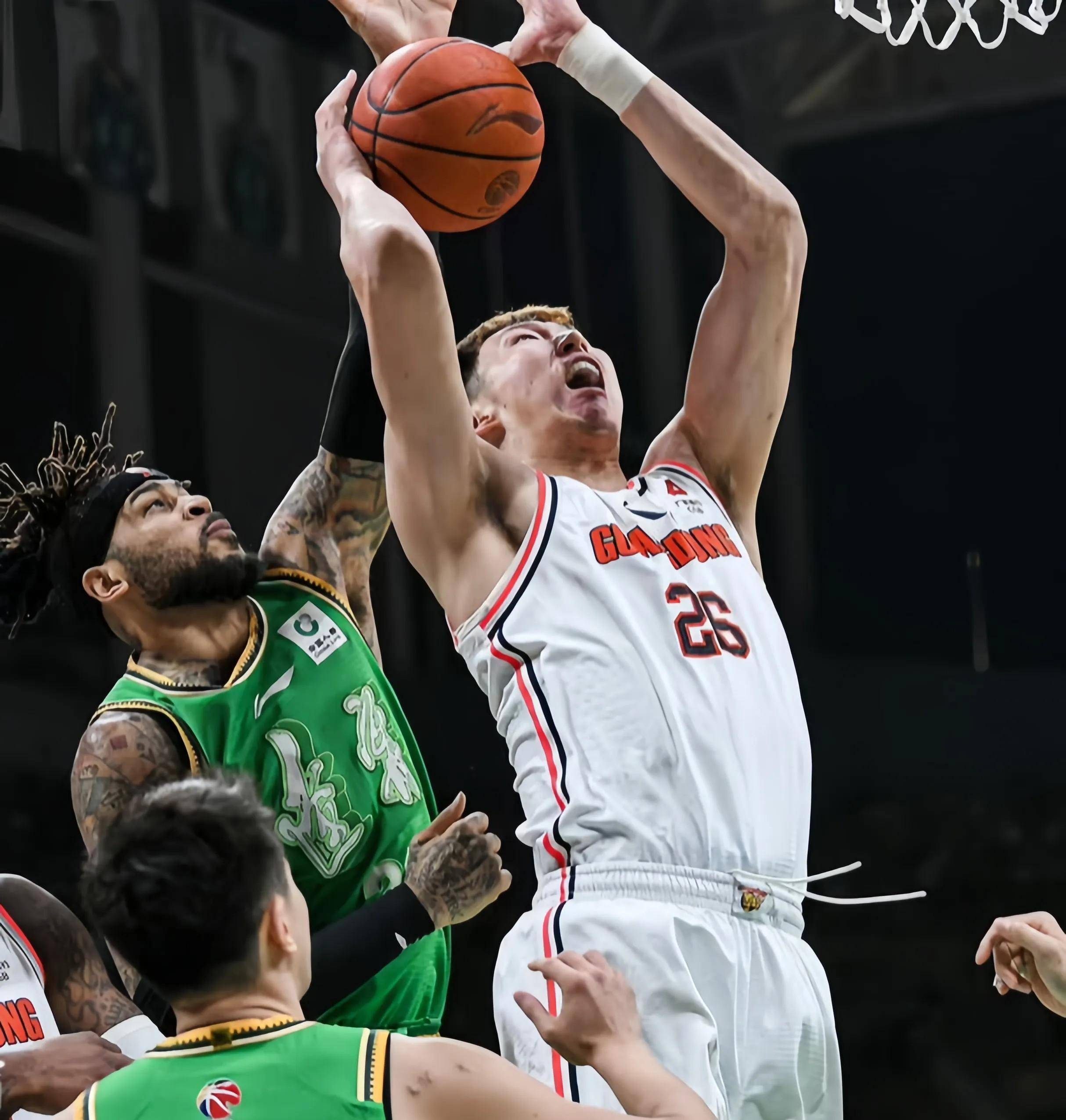 爱游戏官网-精彩篮球对决，赛场上各自施展绝技