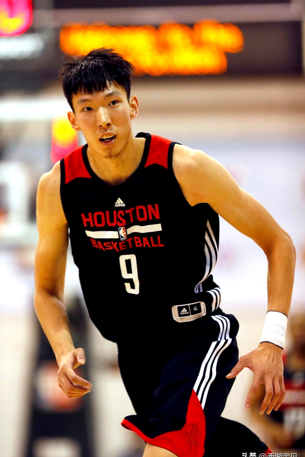 周琦在比赛中创造新纪录,成为CBA历史上得分最高球员的简单介绍 周琦在比赛中创造新纪录,成为CBA历史上得分最高球员的简单介绍