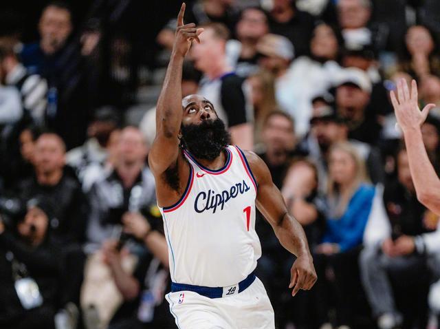 快船力克黄蜂,继续保持不败 快船力克黄蜂,继续保持不败