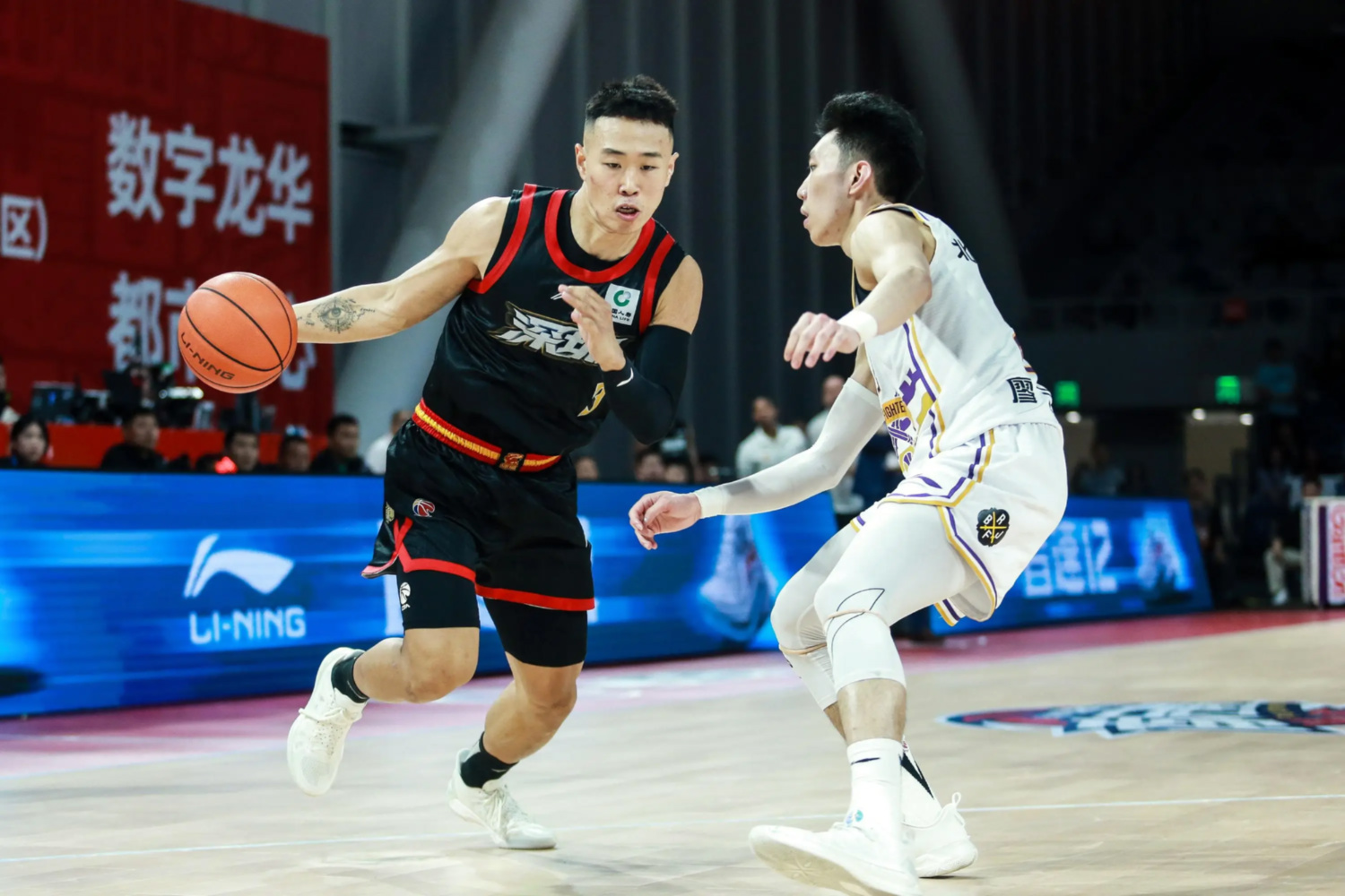 爱游戏官网网页版入口-新晋球队挑战老牌劲旅，看看谁更有实力